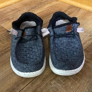Hey dude wendy warmth charcoal gray & black slip on loafers sherpa lined size 6